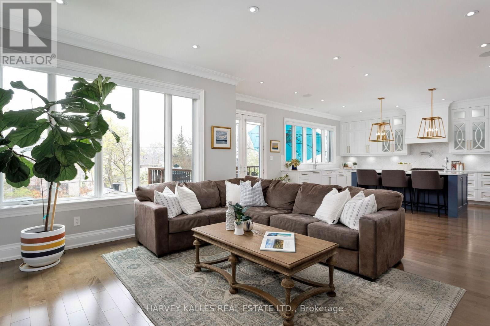 4673 DUNDAS STREET WEST Image 13