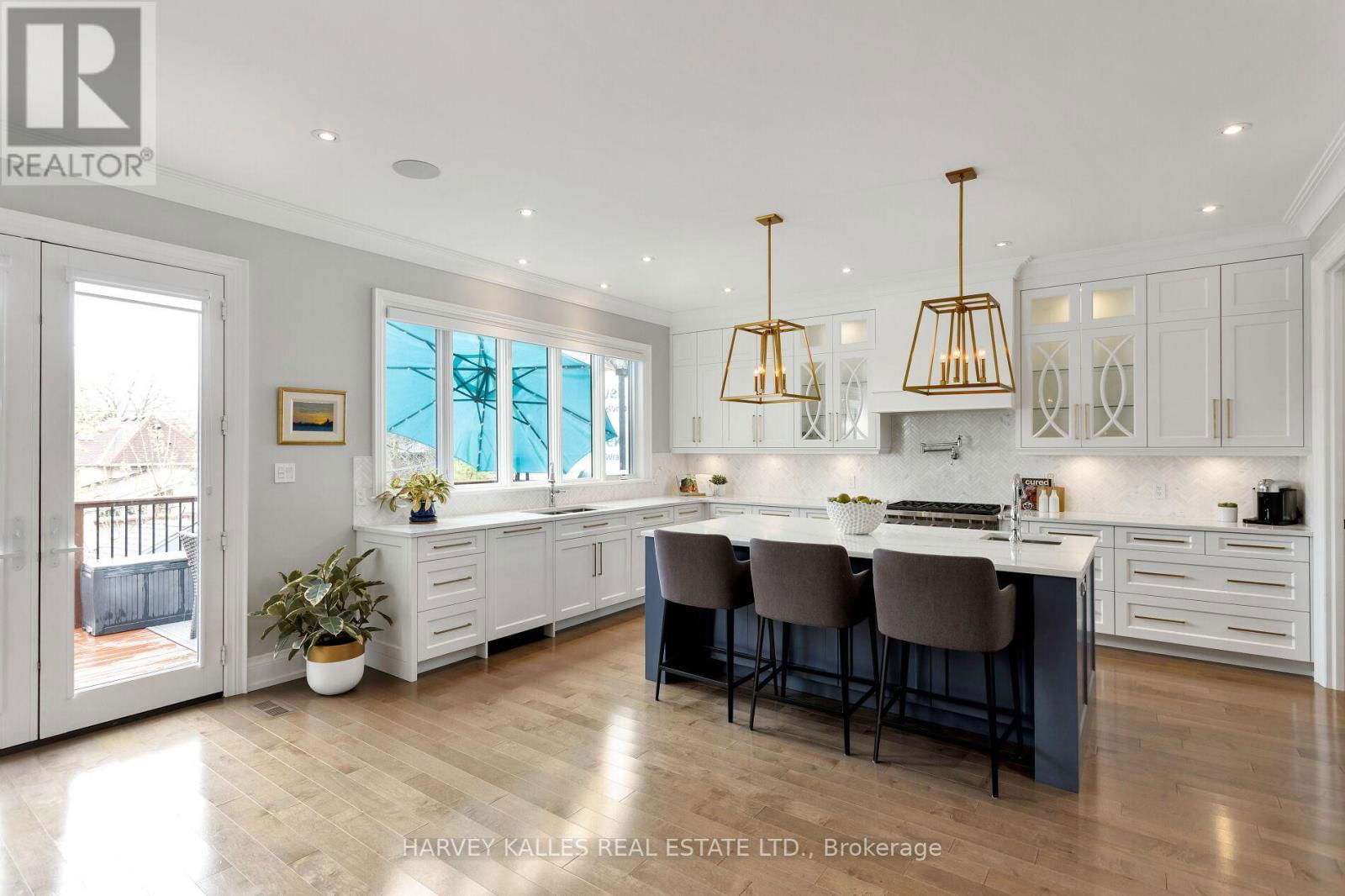 4673 DUNDAS STREET WEST Image 17