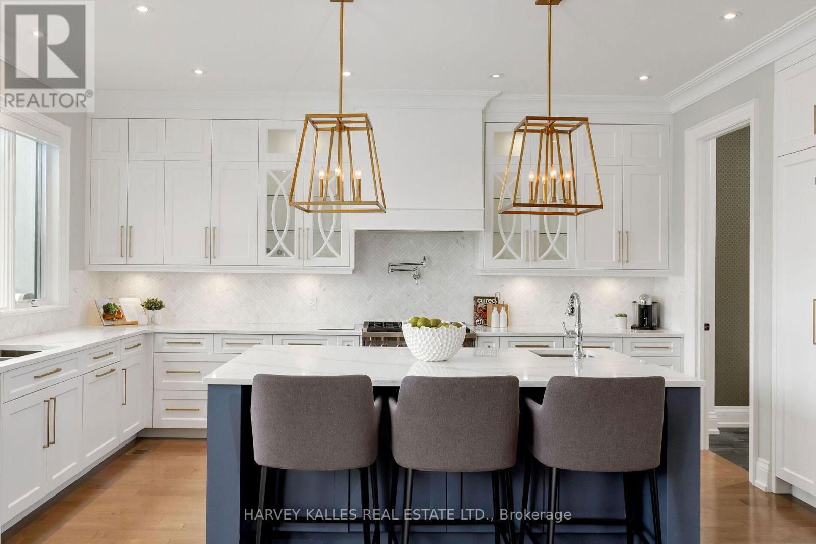 4673 DUNDAS STREET WEST Image 18