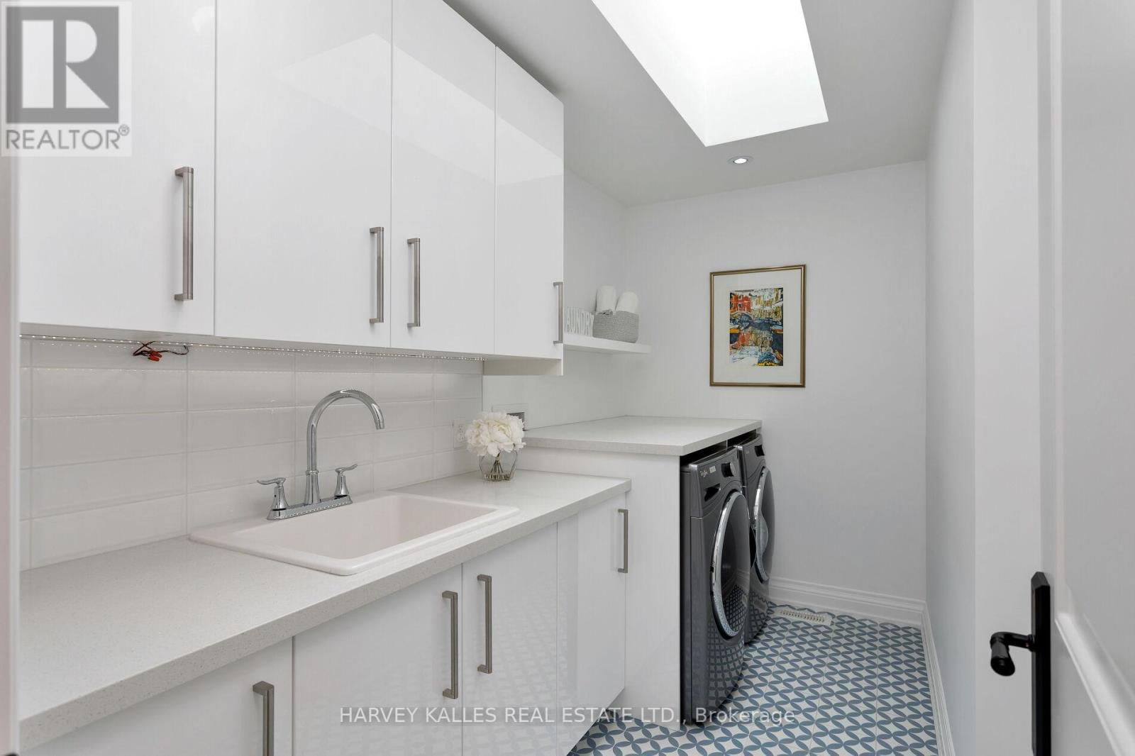 4673 DUNDAS STREET WEST Image 31