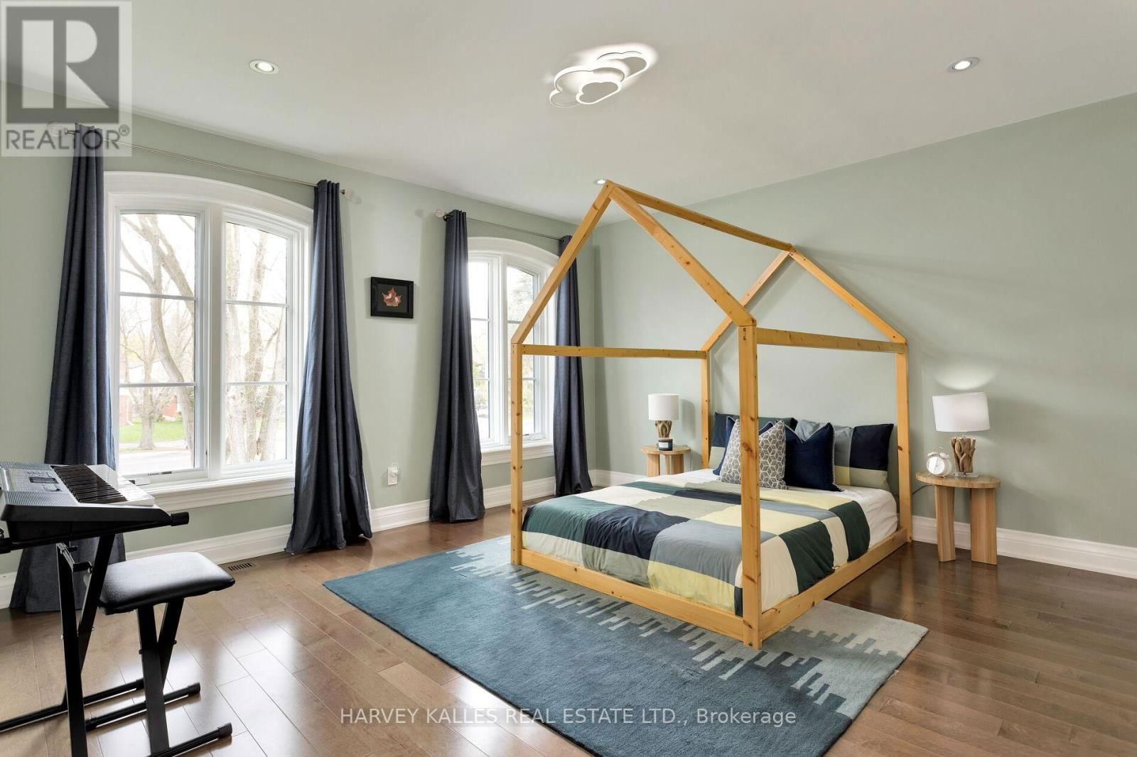 4673 DUNDAS STREET WEST Image 34