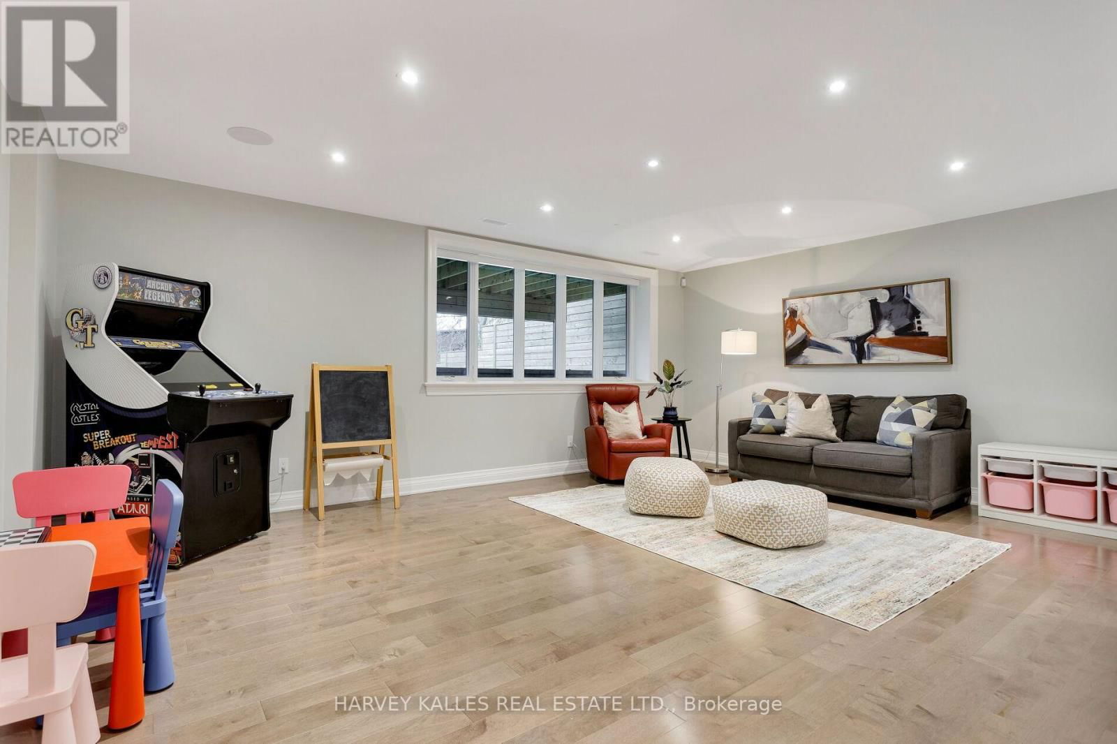 4673 DUNDAS STREET WEST Image 36