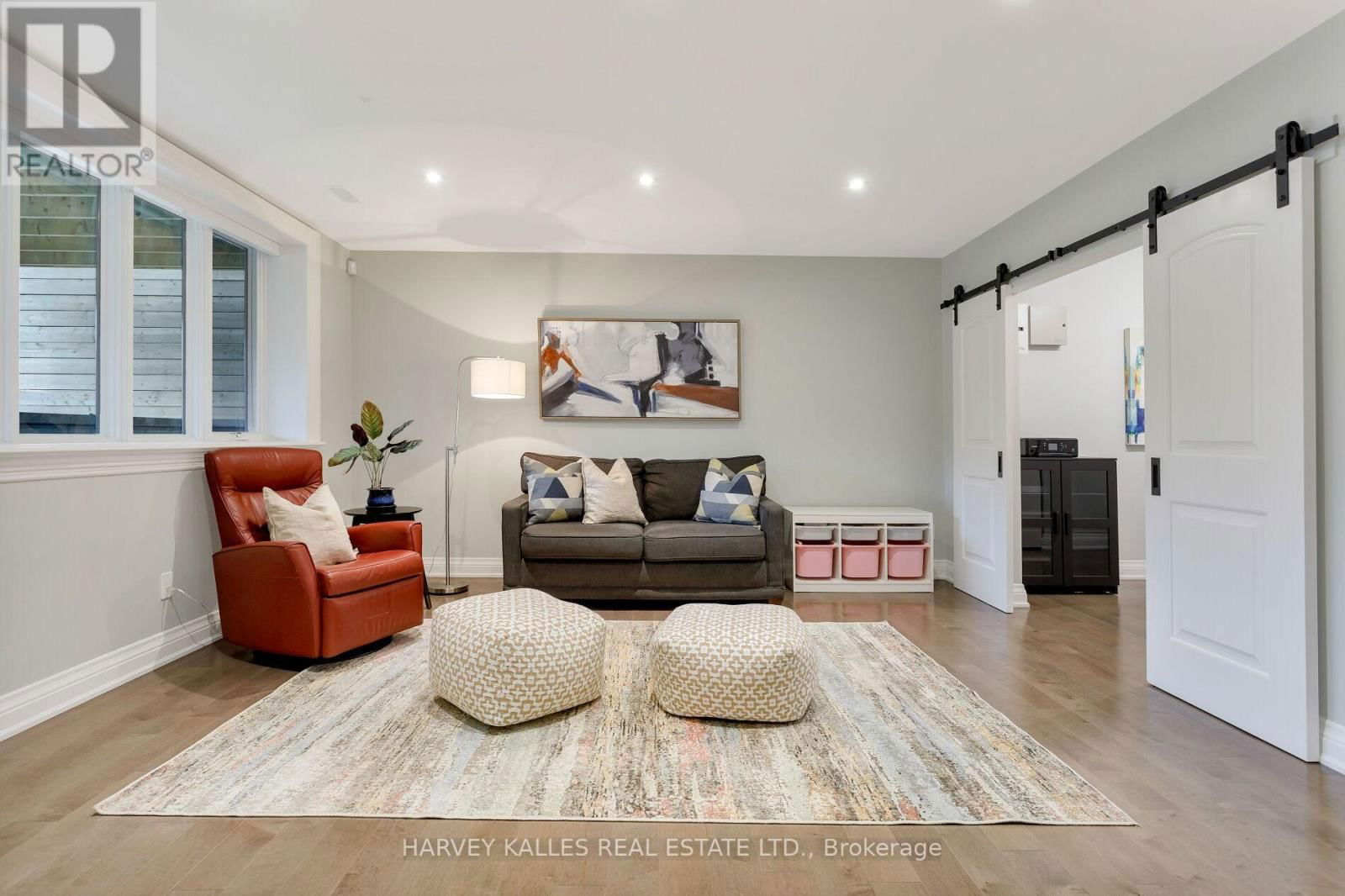 4673 DUNDAS STREET WEST Image 41