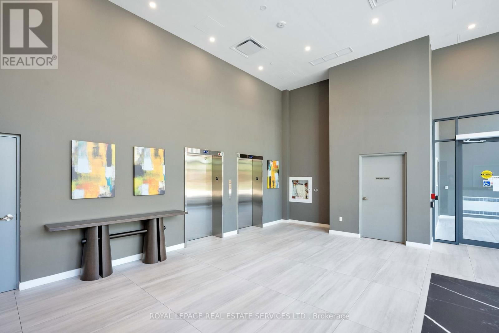 403 - 859 THE QUEENSWAY Image 24