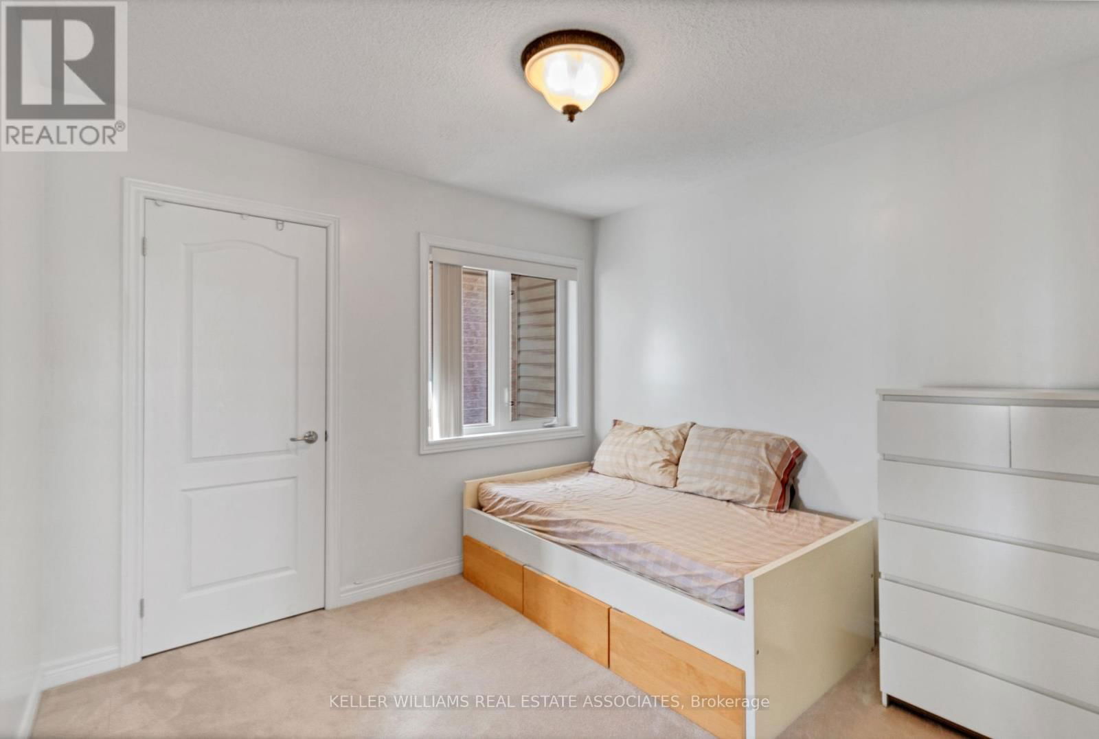 51 BLACK DIAMOND CRESCENT Image 20