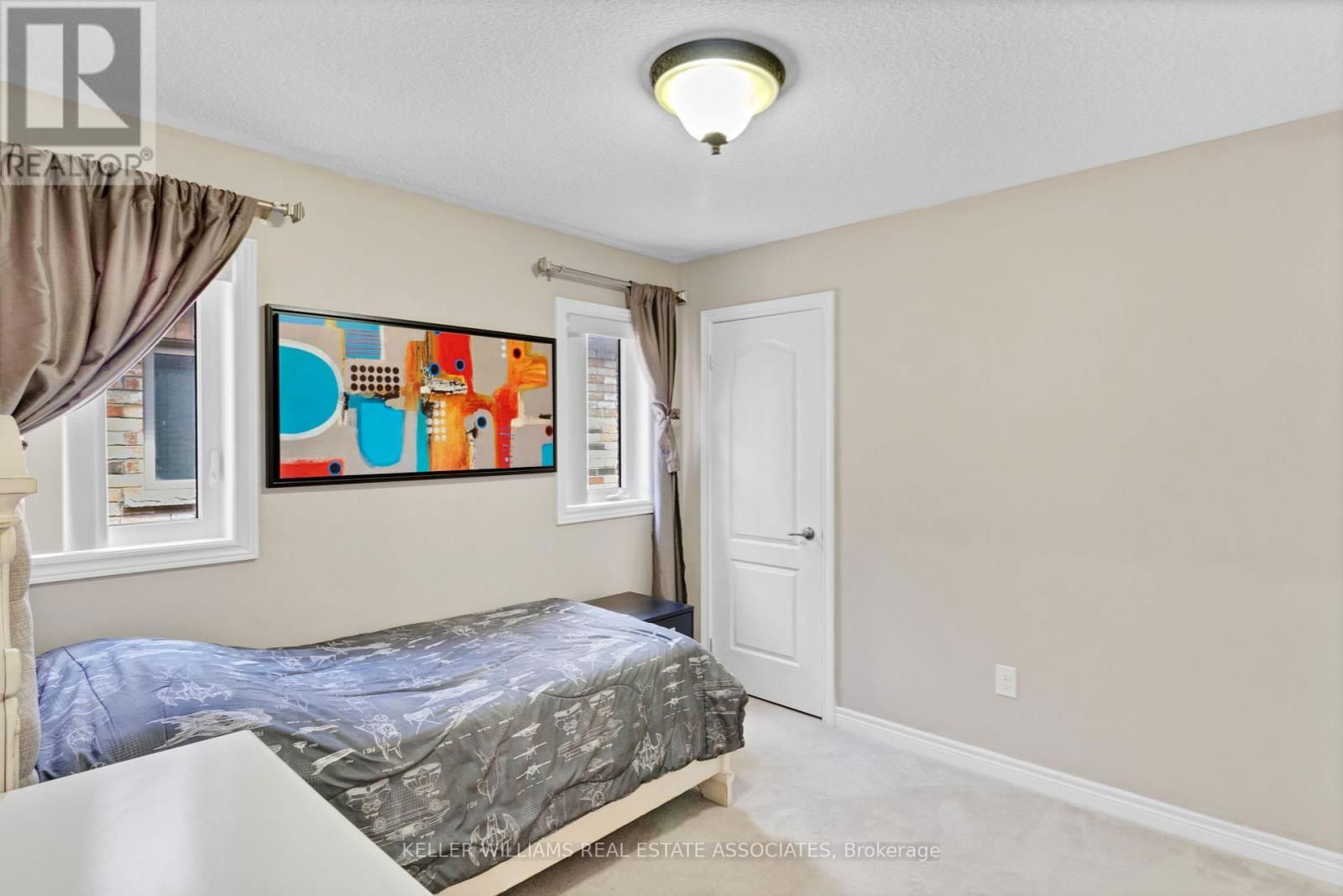 51 BLACK DIAMOND CRESCENT Image 23