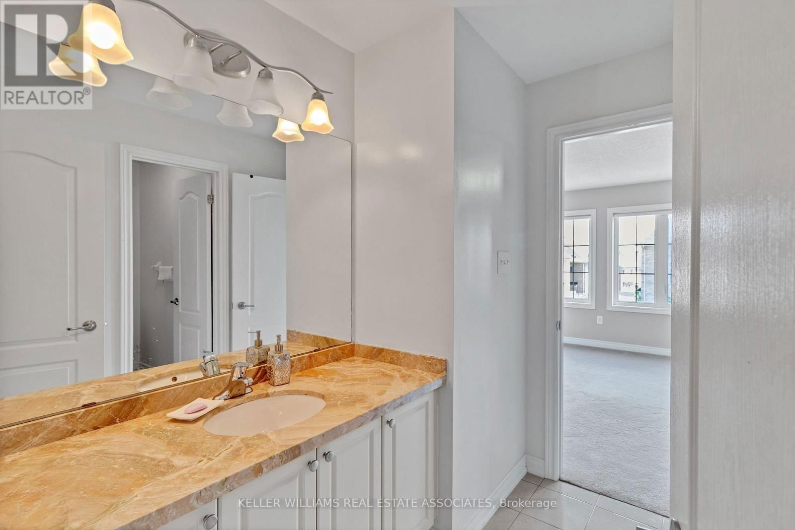 51 BLACK DIAMOND CRESCENT Image 25