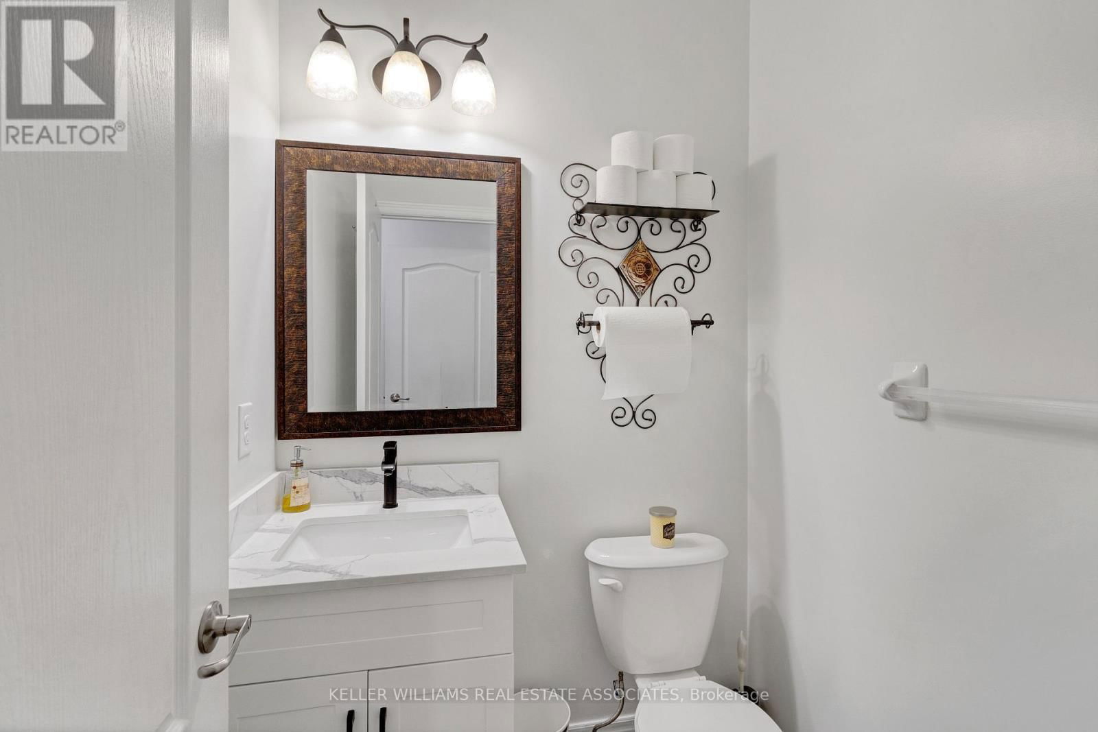 51 BLACK DIAMOND CRESCENT Image 27