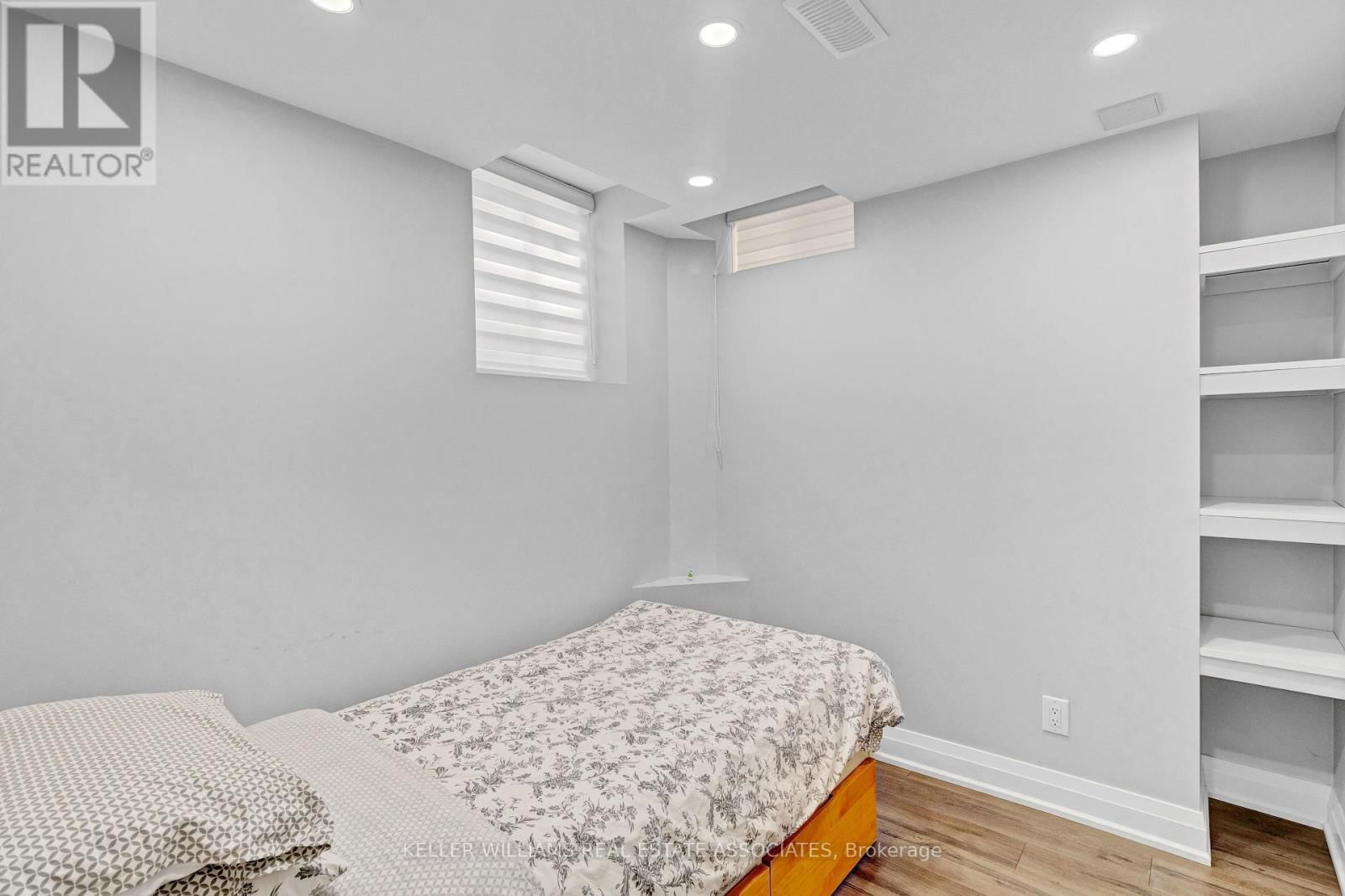 51 BLACK DIAMOND CRESCENT Image 30