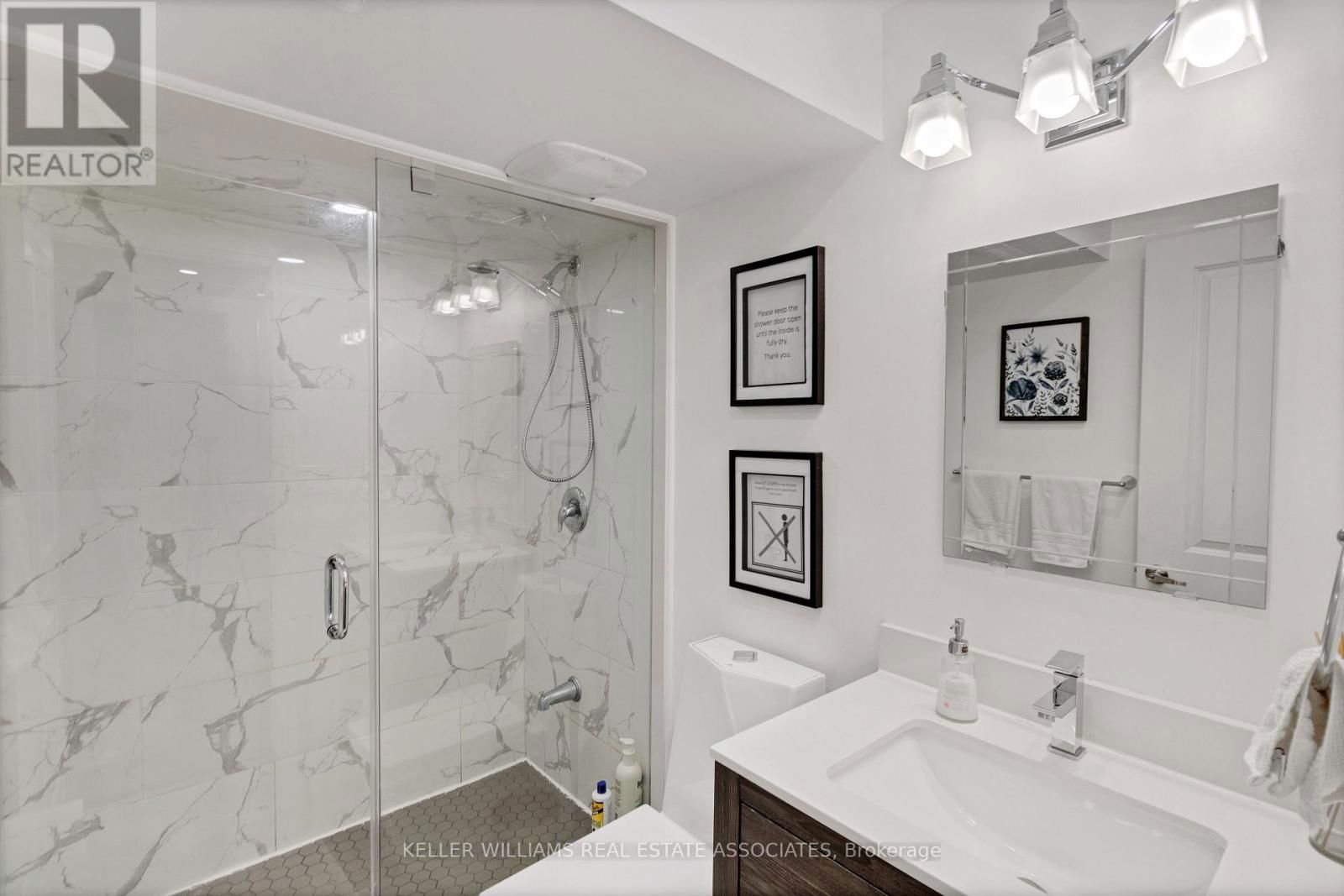 51 BLACK DIAMOND CRESCENT Image 32