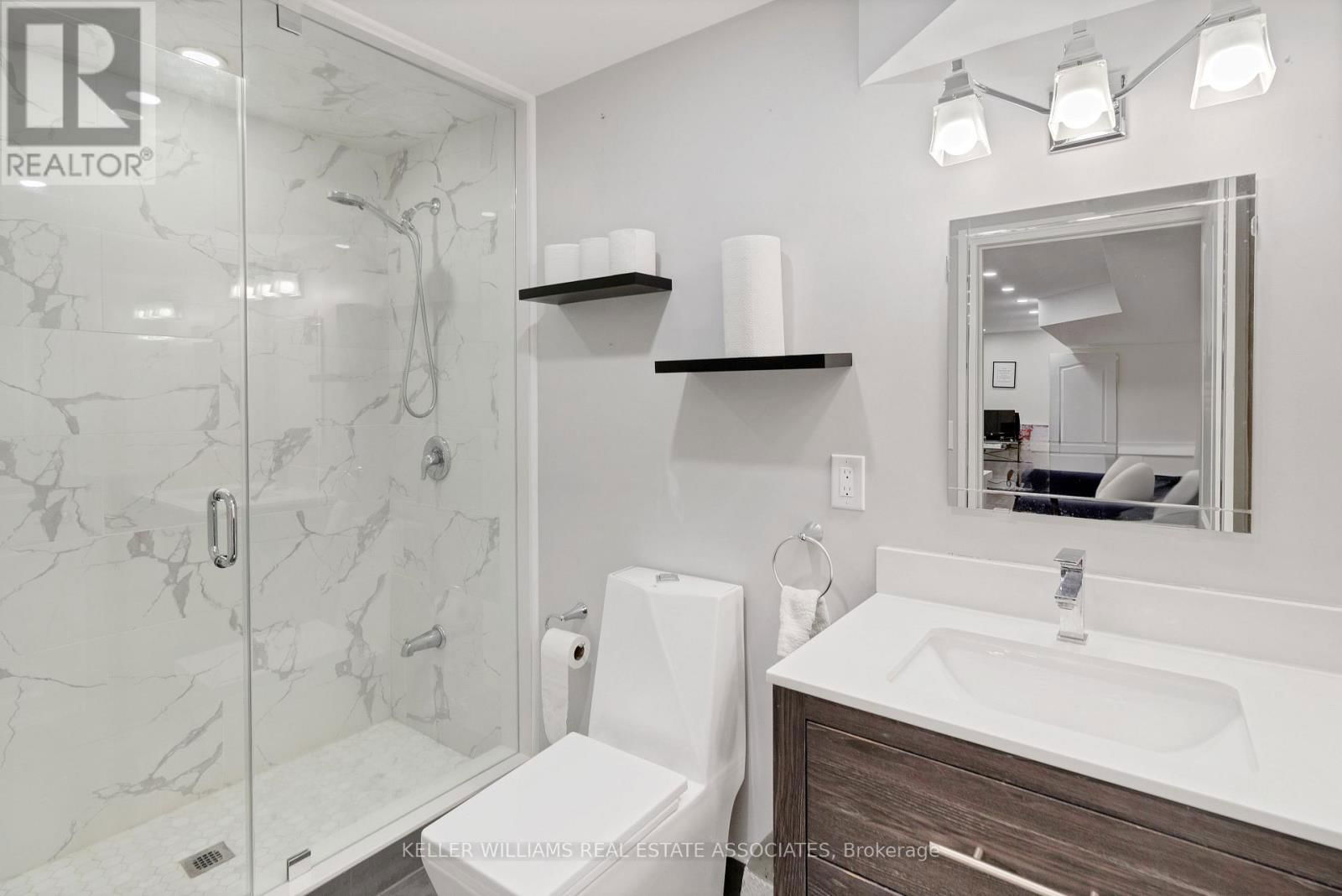 51 BLACK DIAMOND CRESCENT Image 33