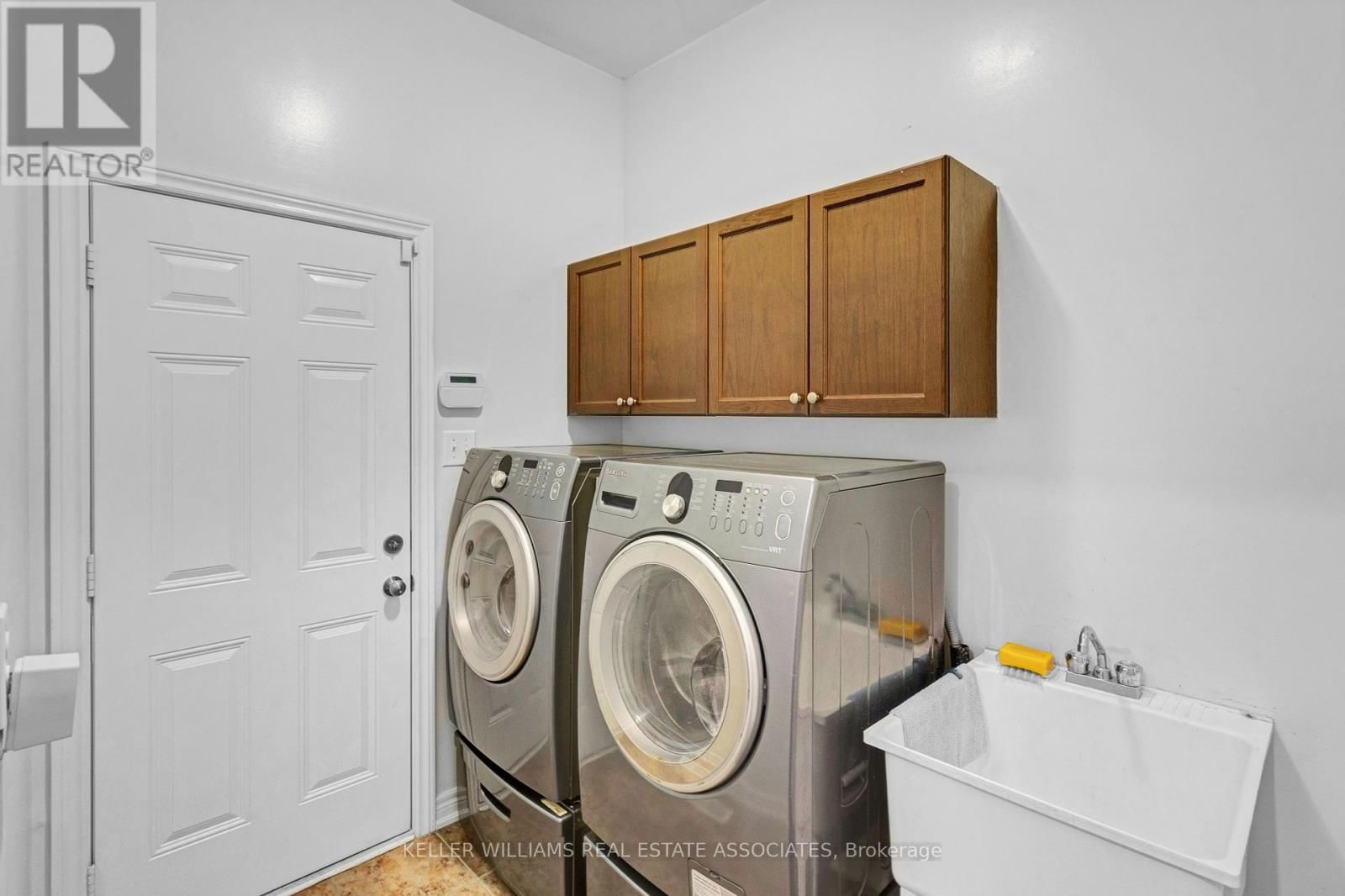 51 BLACK DIAMOND CRESCENT Image 35