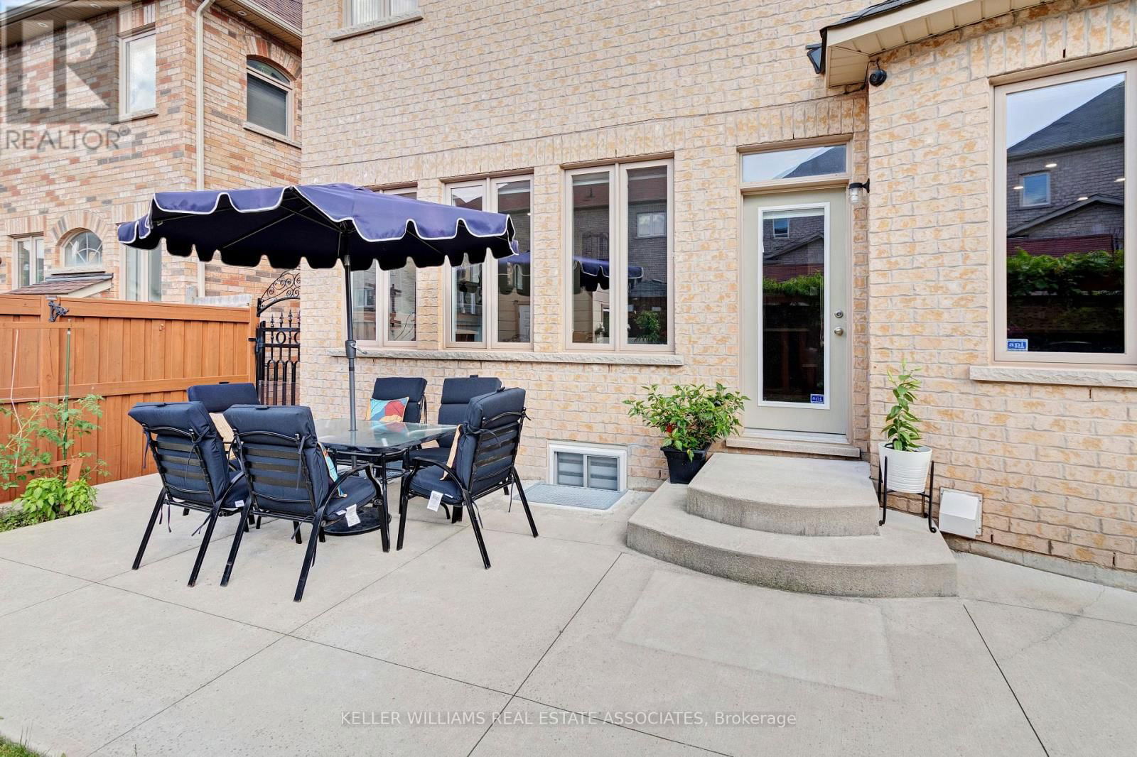 51 BLACK DIAMOND CRESCENT Image 37