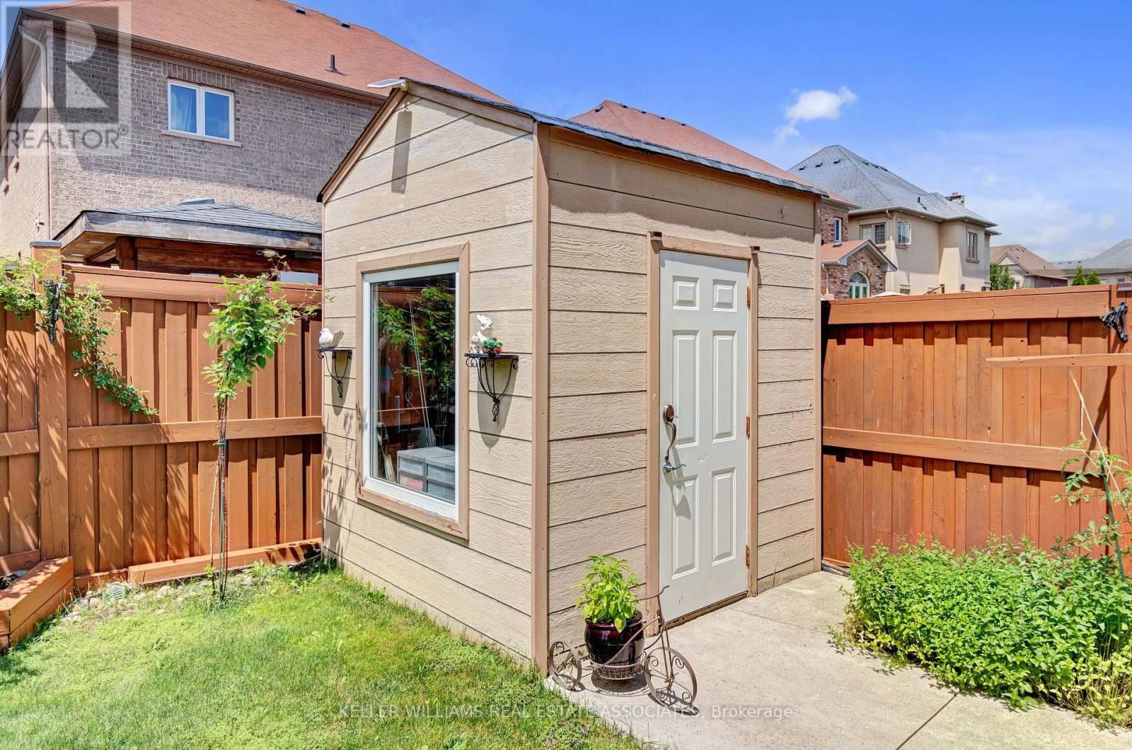 51 BLACK DIAMOND CRESCENT Image 39