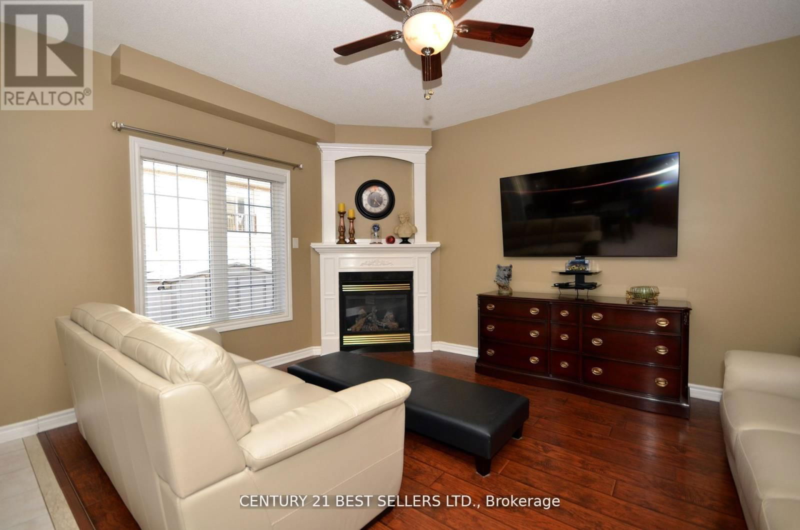 9 COIN STREET Image 12