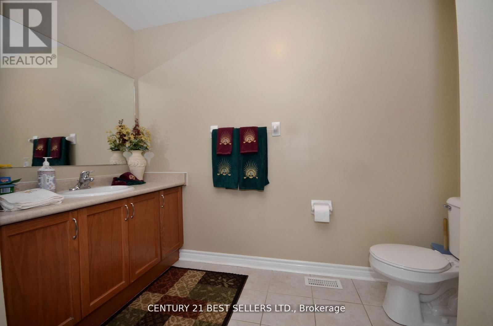 9 COIN STREET Image 33
