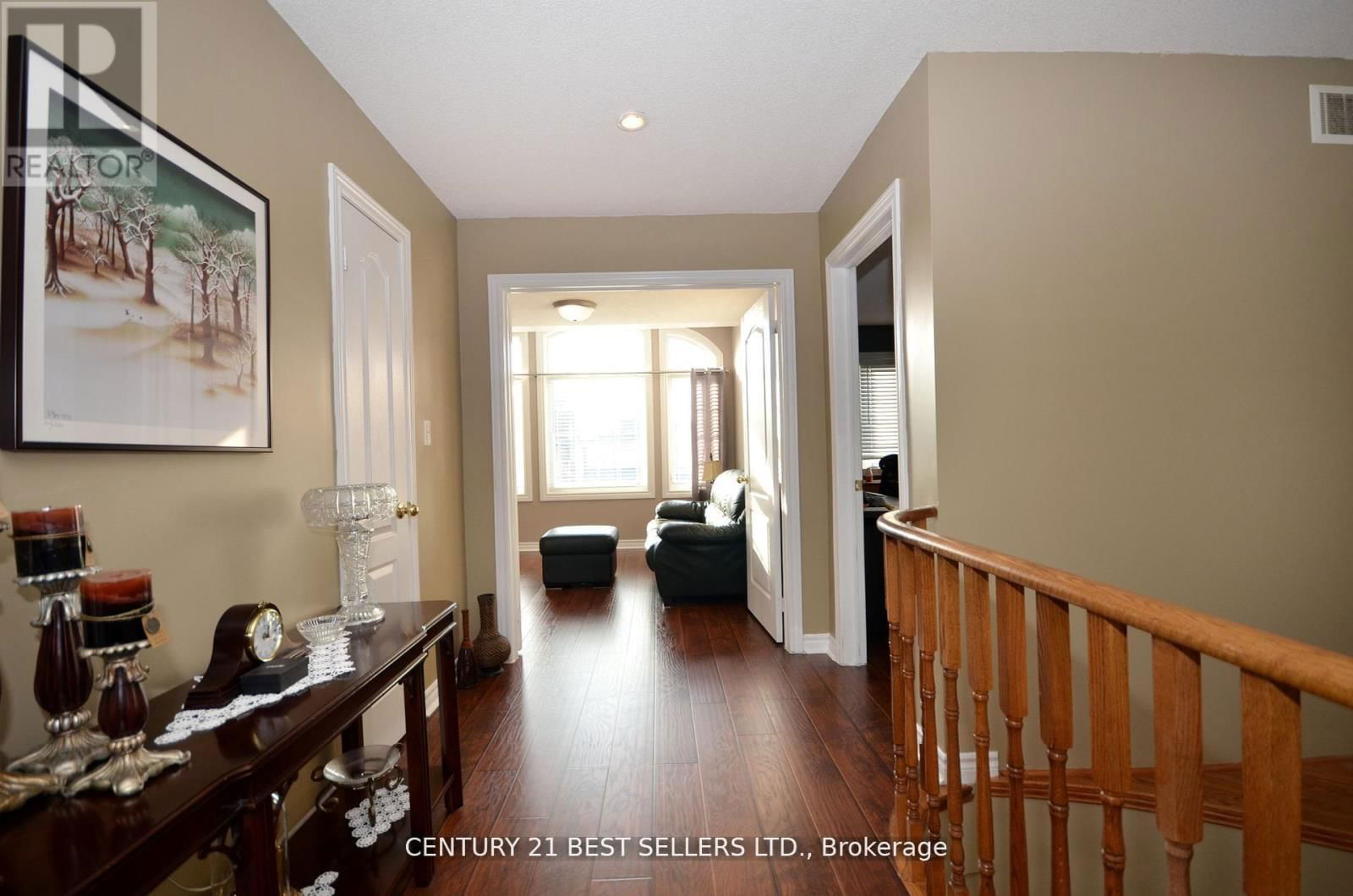 9 COIN STREET Image 34