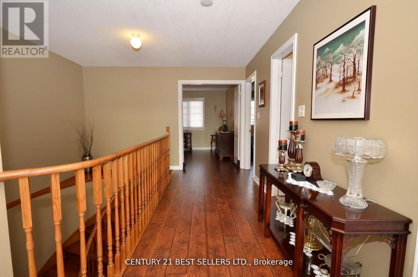 9 COIN STREET Image 40