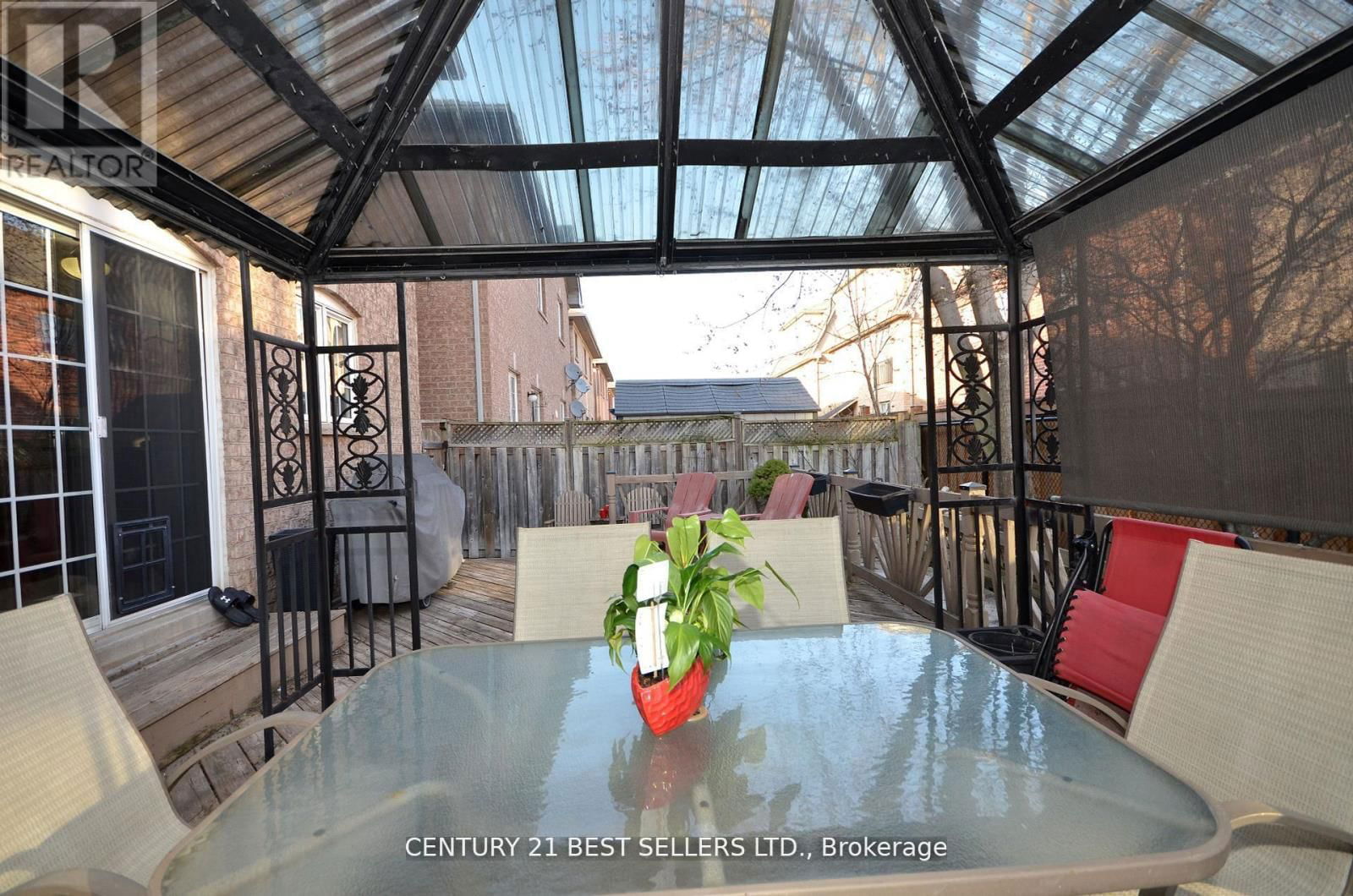 9 COIN STREET Image 43