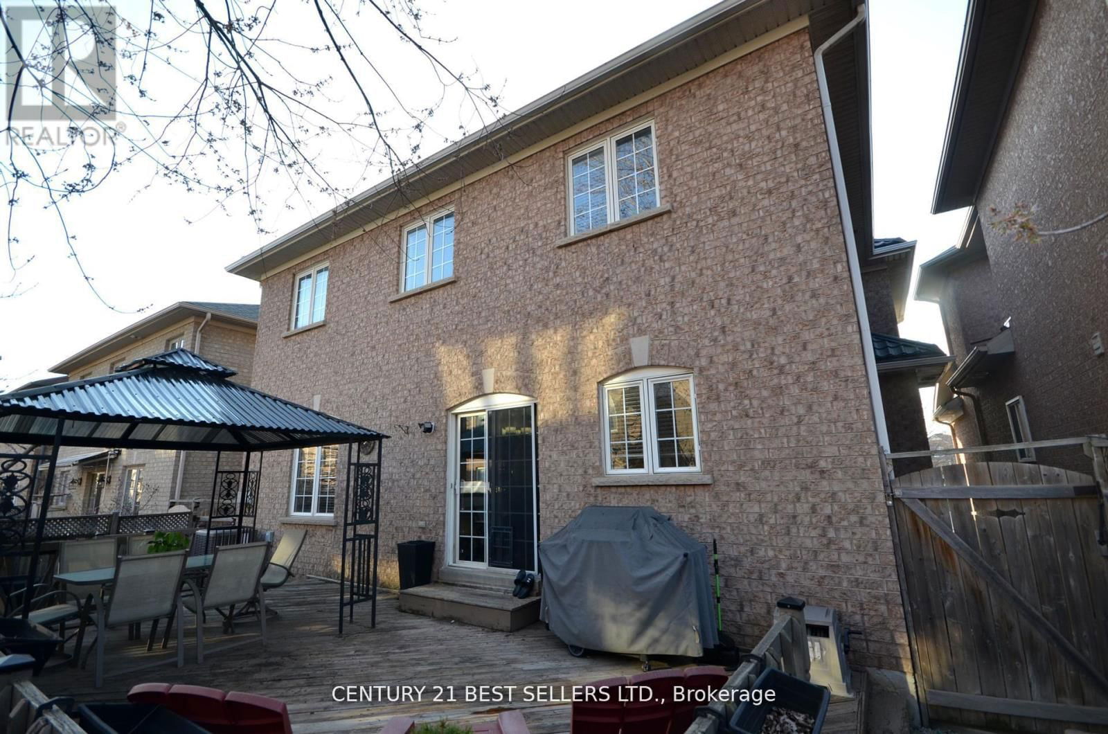 9 COIN STREET Image 45