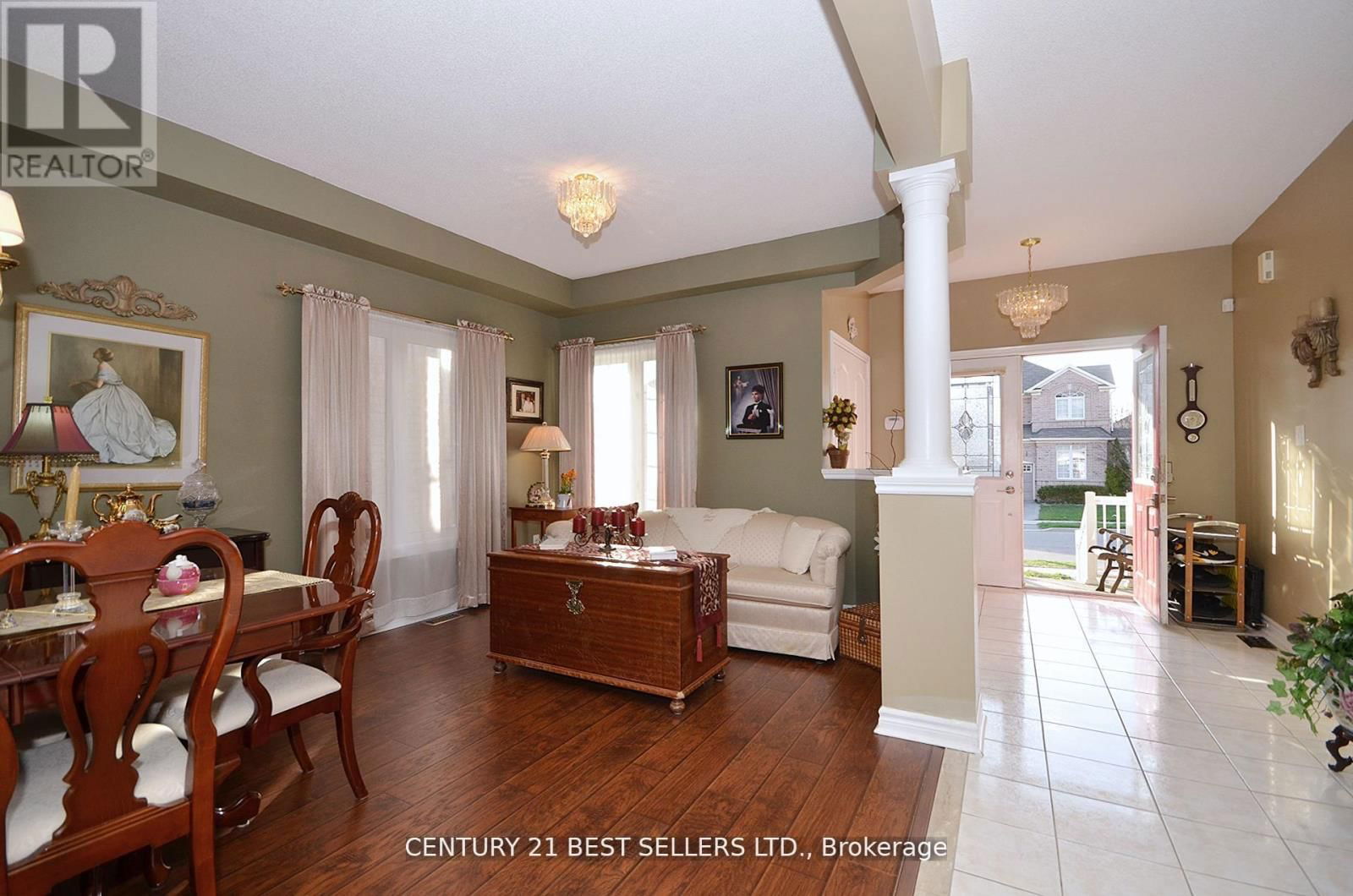 9 COIN STREET Image 8