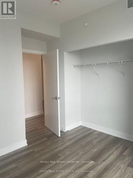 1811 - 430 SQUARE ONE DRIVE Image 24