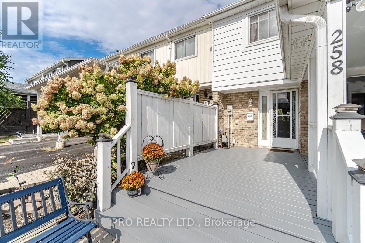 258 ROYAL SALISBURY WAY Image 2