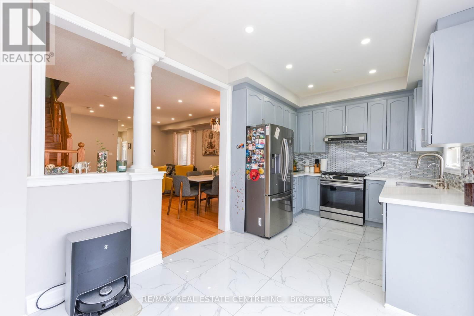 682 MEGSON TERRACE Image 10