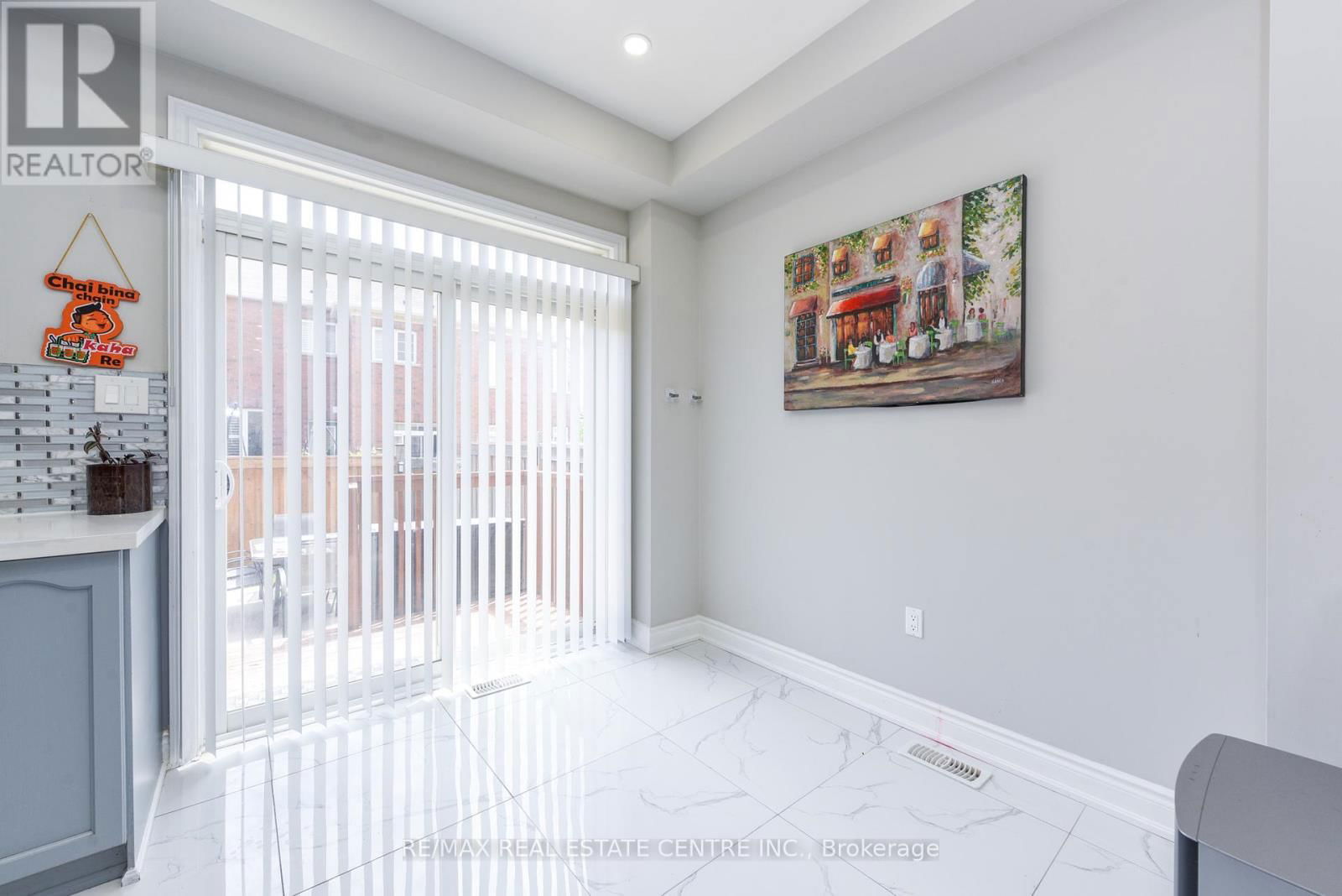 682 MEGSON TERRACE Image 15