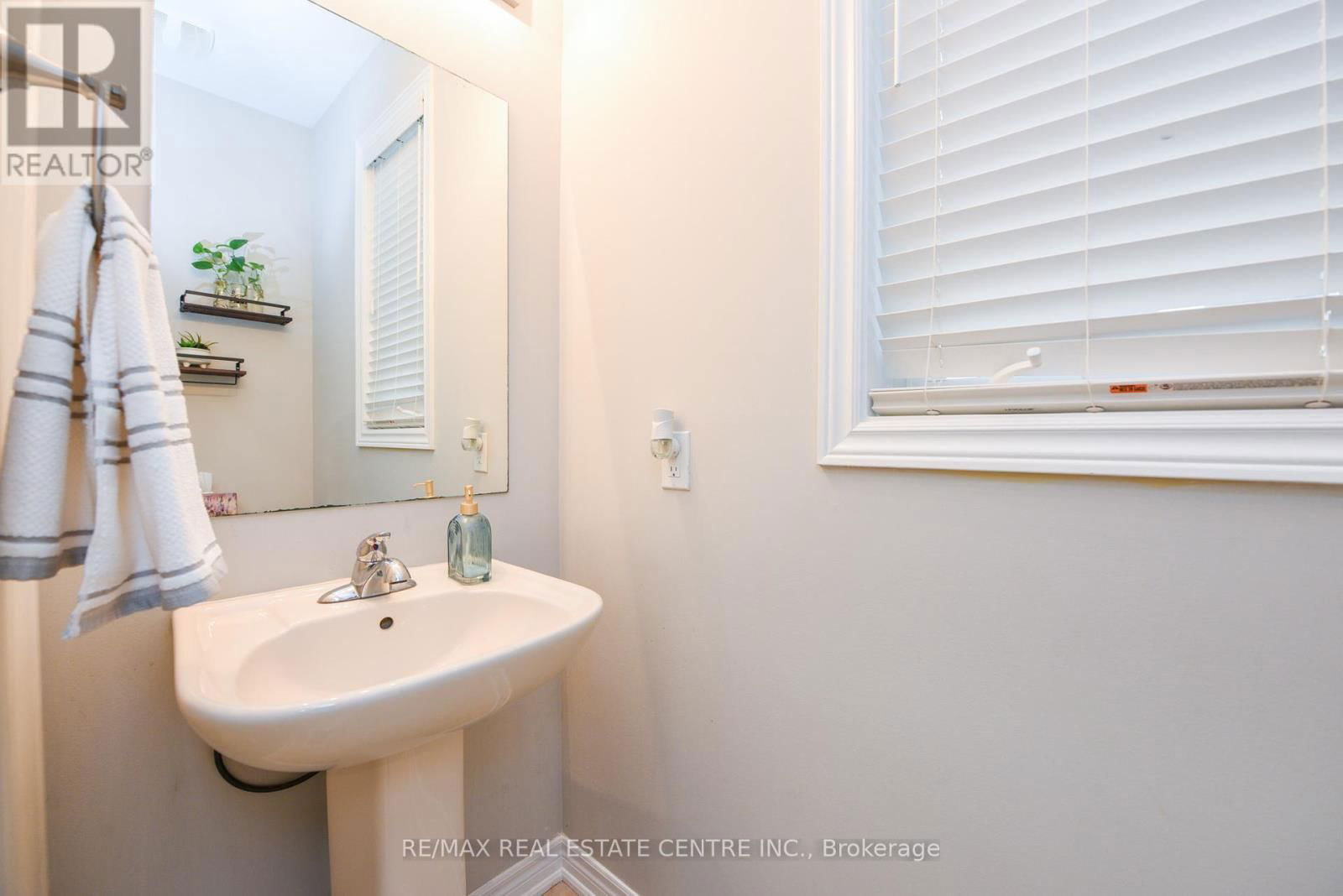 682 MEGSON TERRACE Image 16