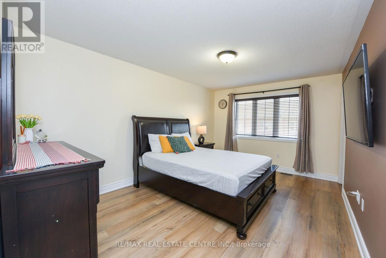682 MEGSON TERRACE Image 18