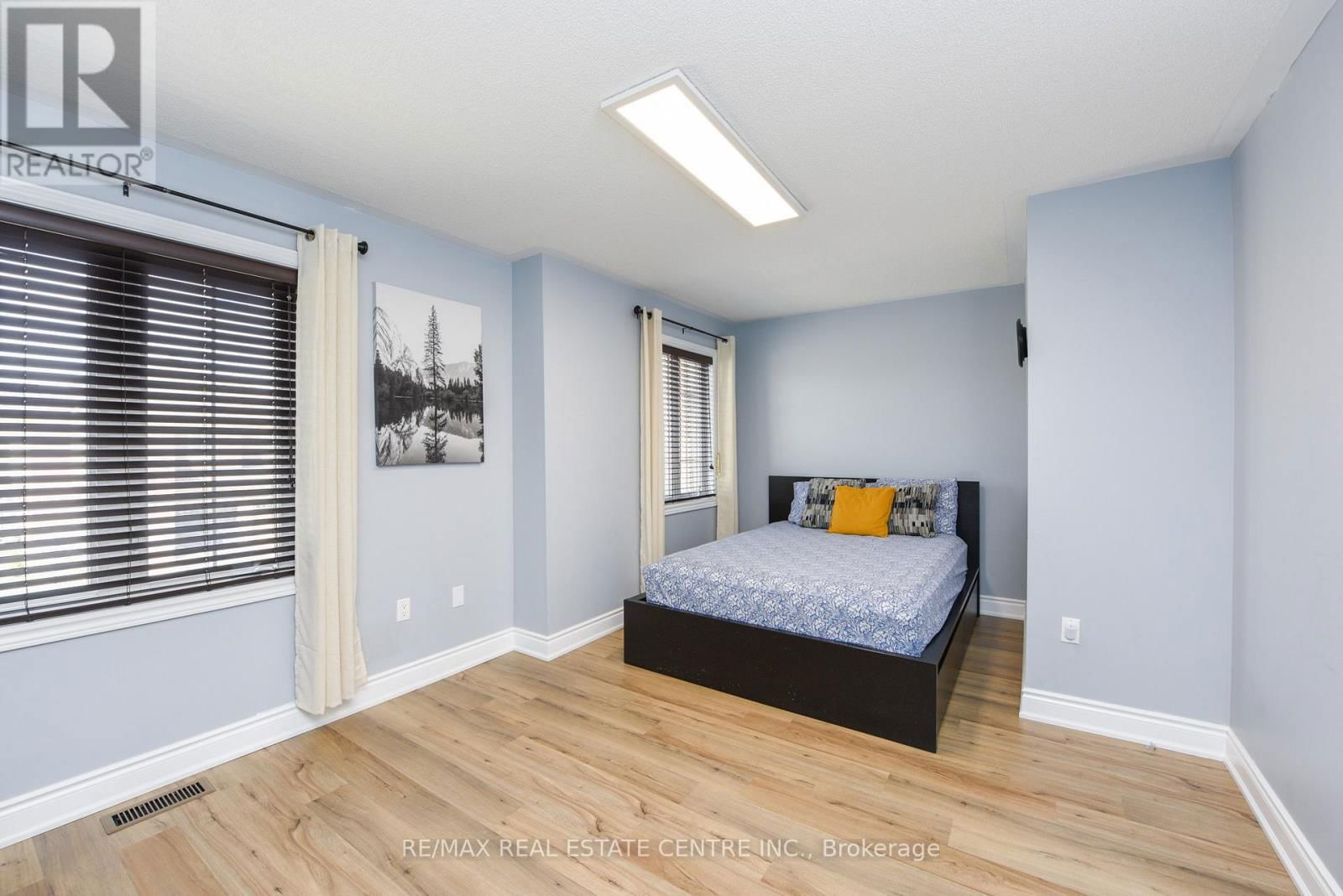 682 MEGSON TERRACE Image 21