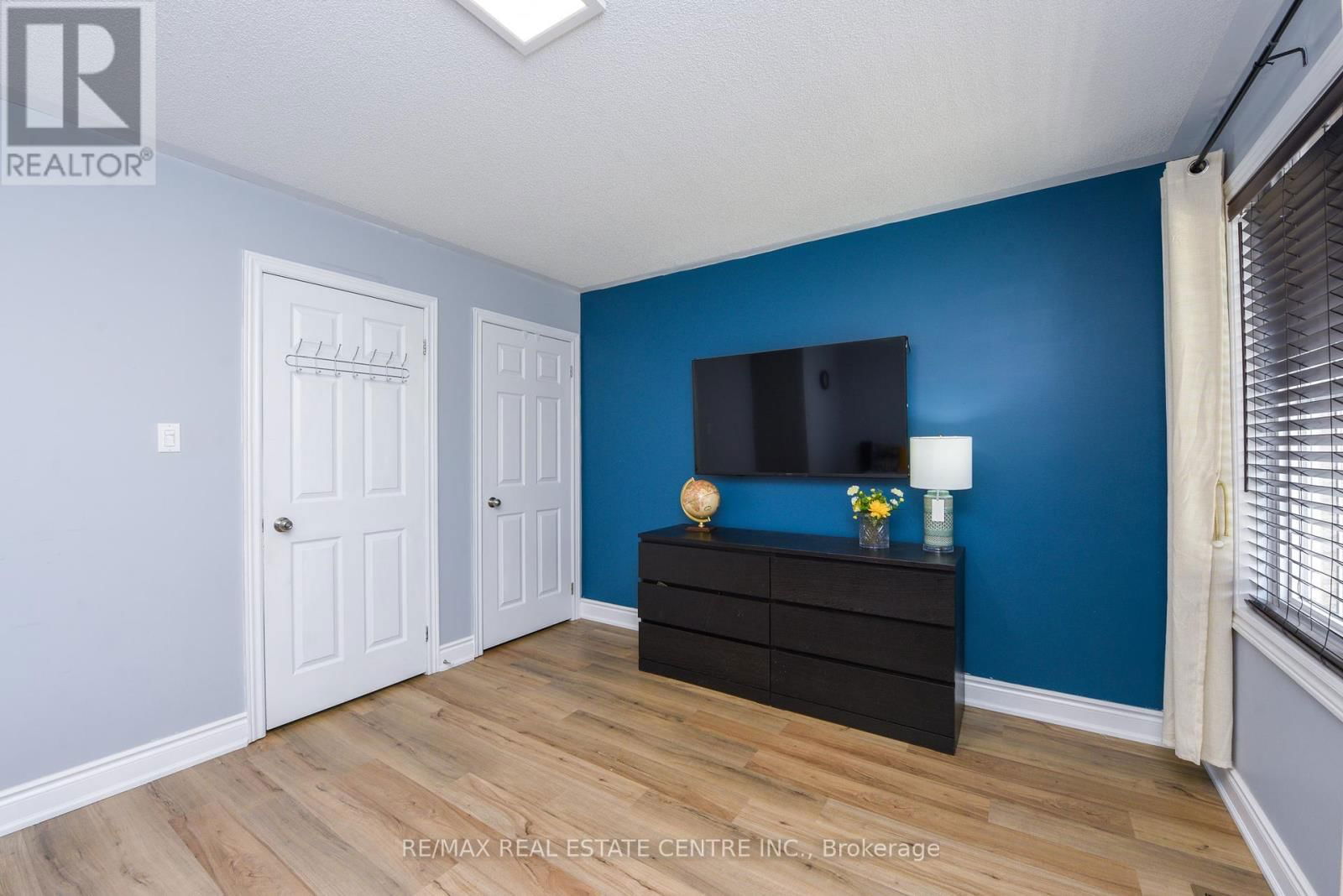 682 MEGSON TERRACE Image 23