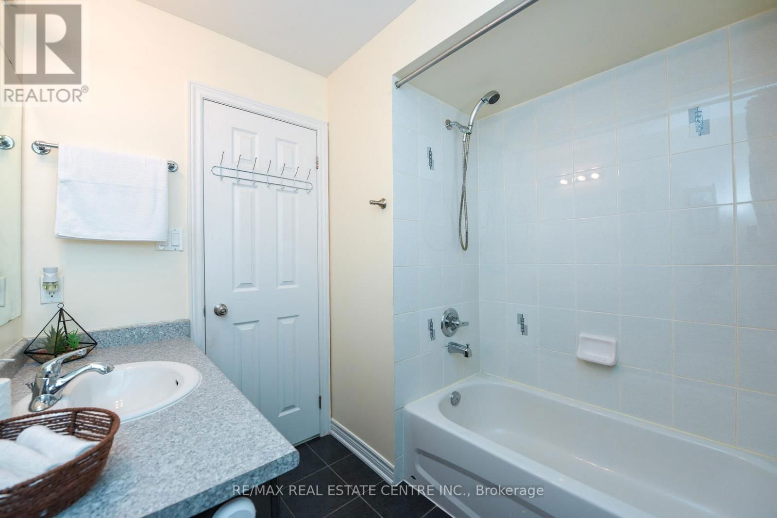682 MEGSON TERRACE Image 27