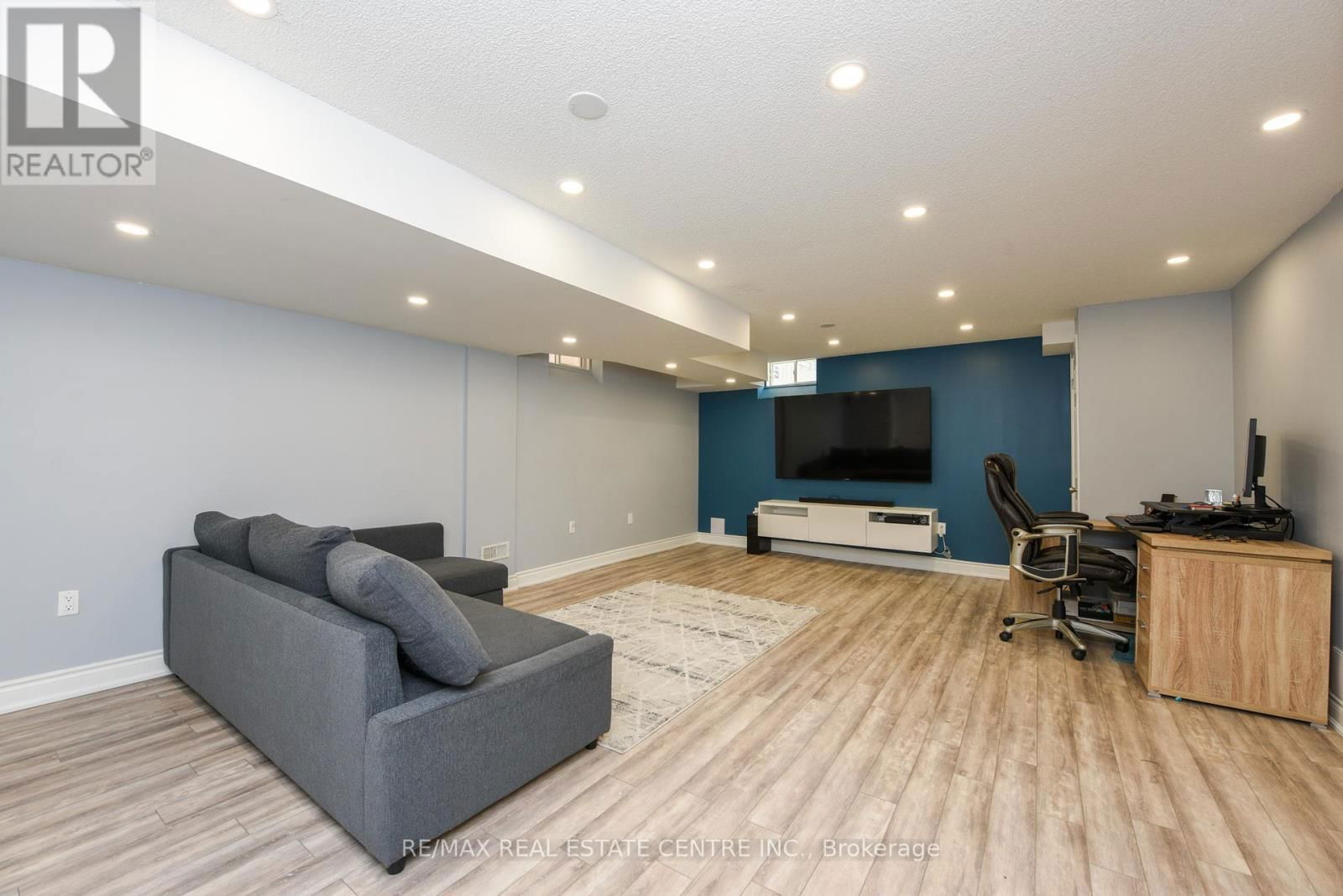 682 MEGSON TERRACE Image 28