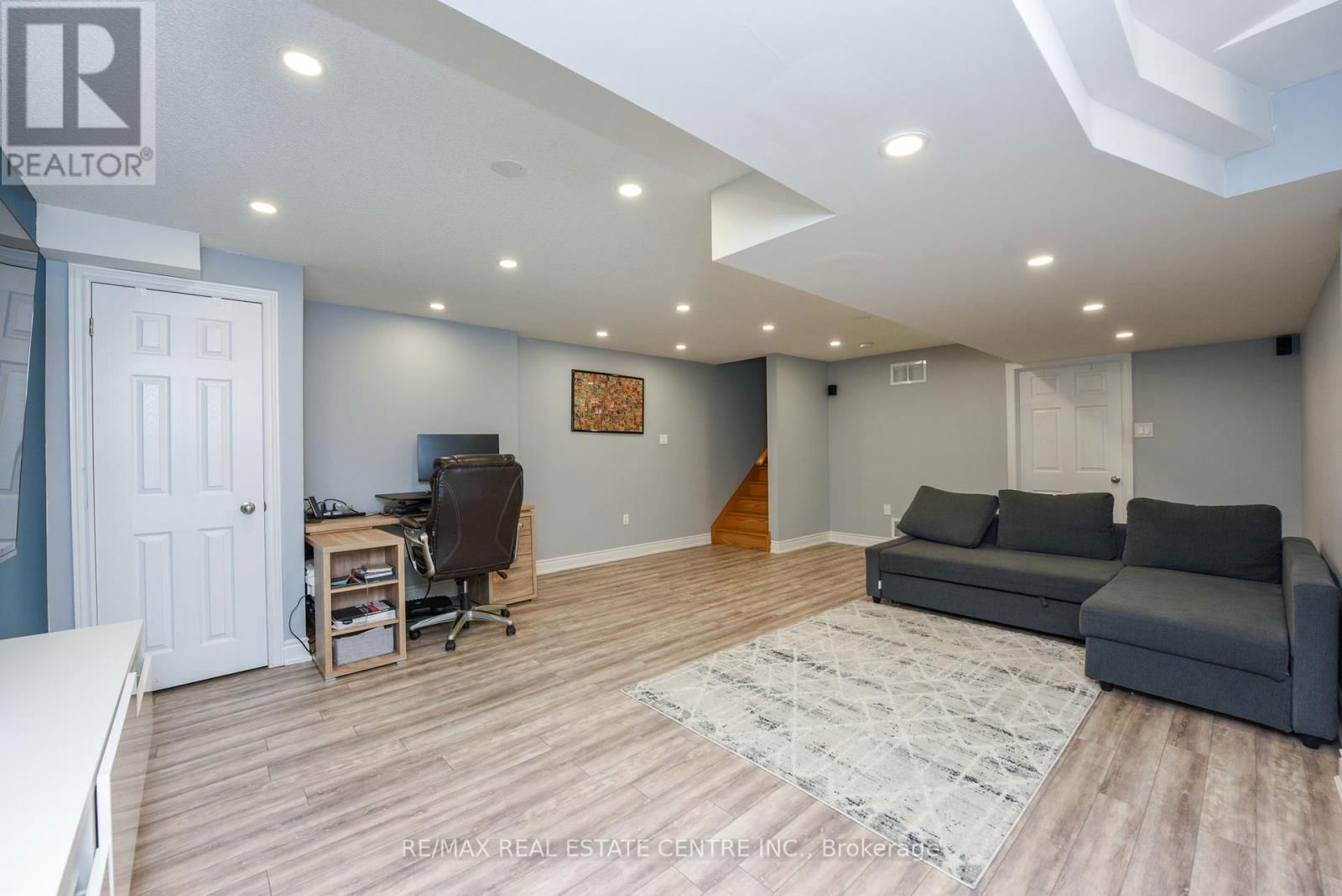 682 MEGSON TERRACE Image 29