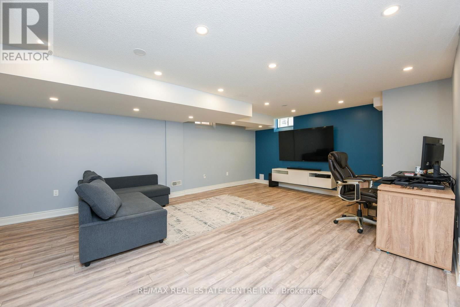 682 MEGSON TERRACE Image 30