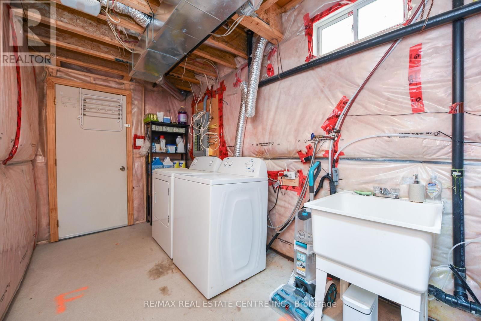 682 MEGSON TERRACE Image 31