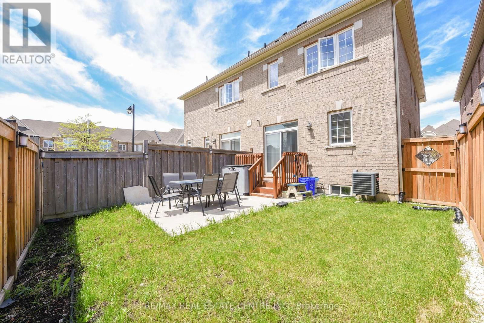 682 MEGSON TERRACE Image 32