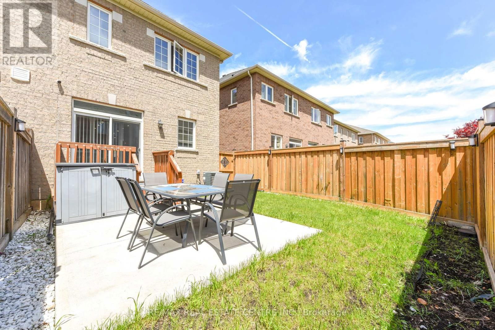 682 MEGSON TERRACE Image 33