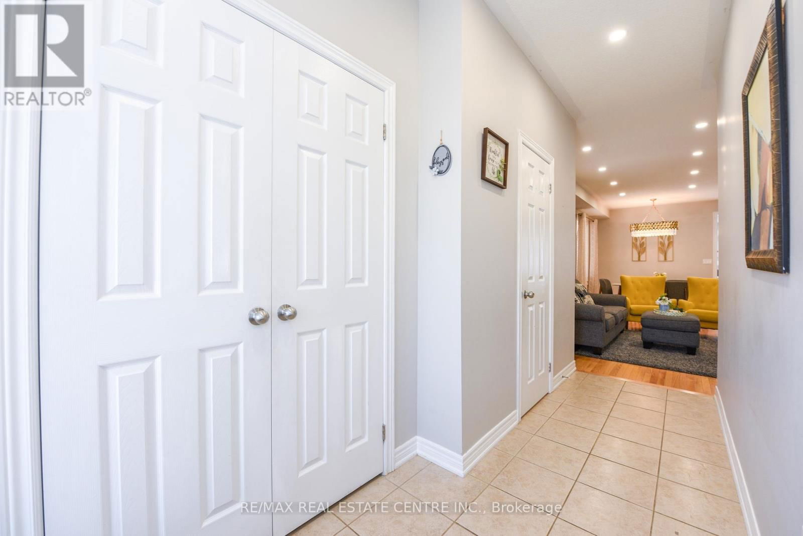 682 MEGSON TERRACE Image 5