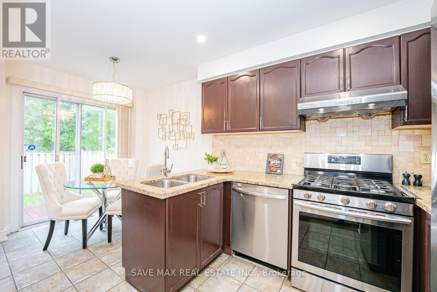 945 APPLECROFT CIRCLE Image 17
