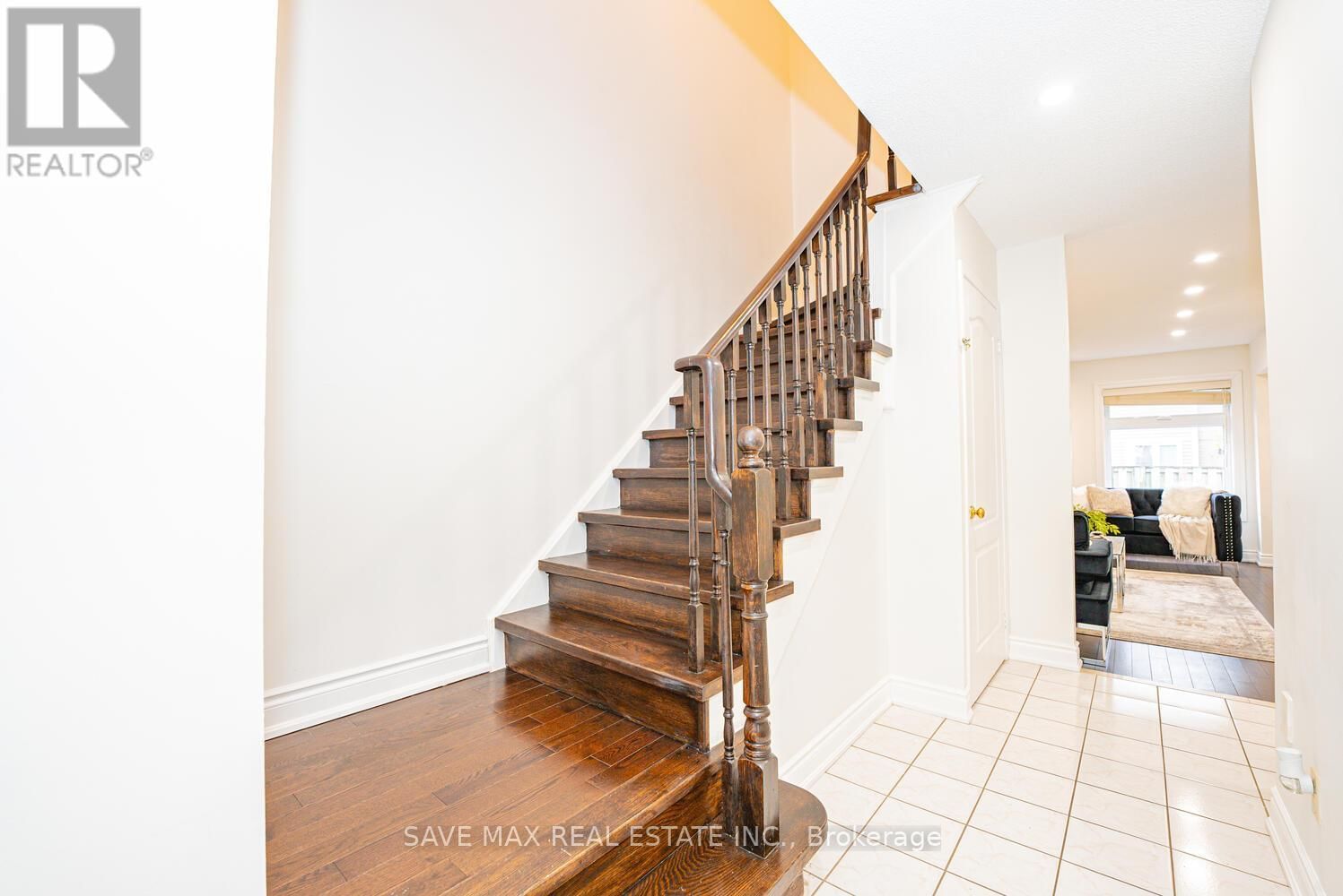 945 APPLECROFT CIRCLE Image 22