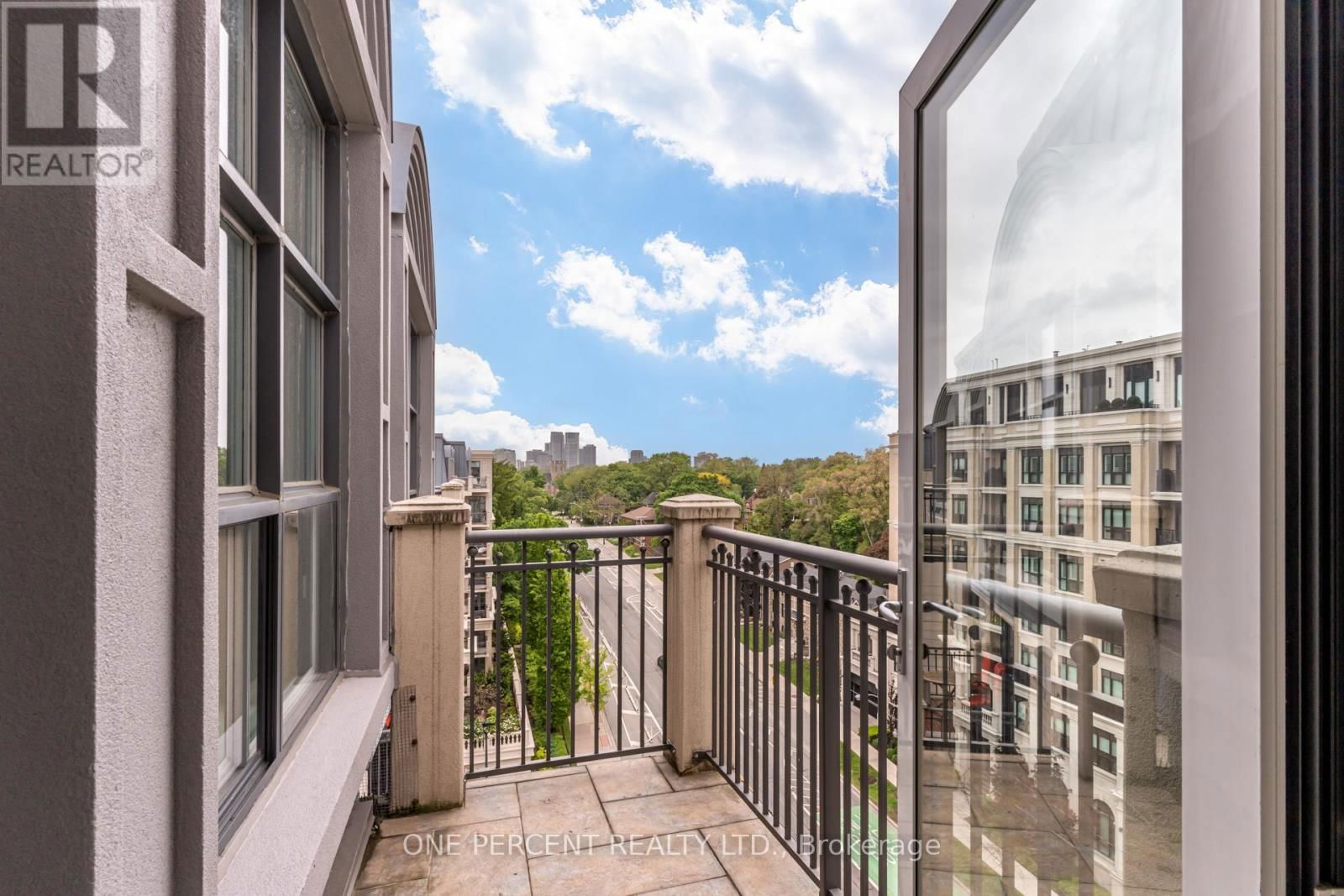 PH1 - 2855 BLOOR STREET WEST Image 23