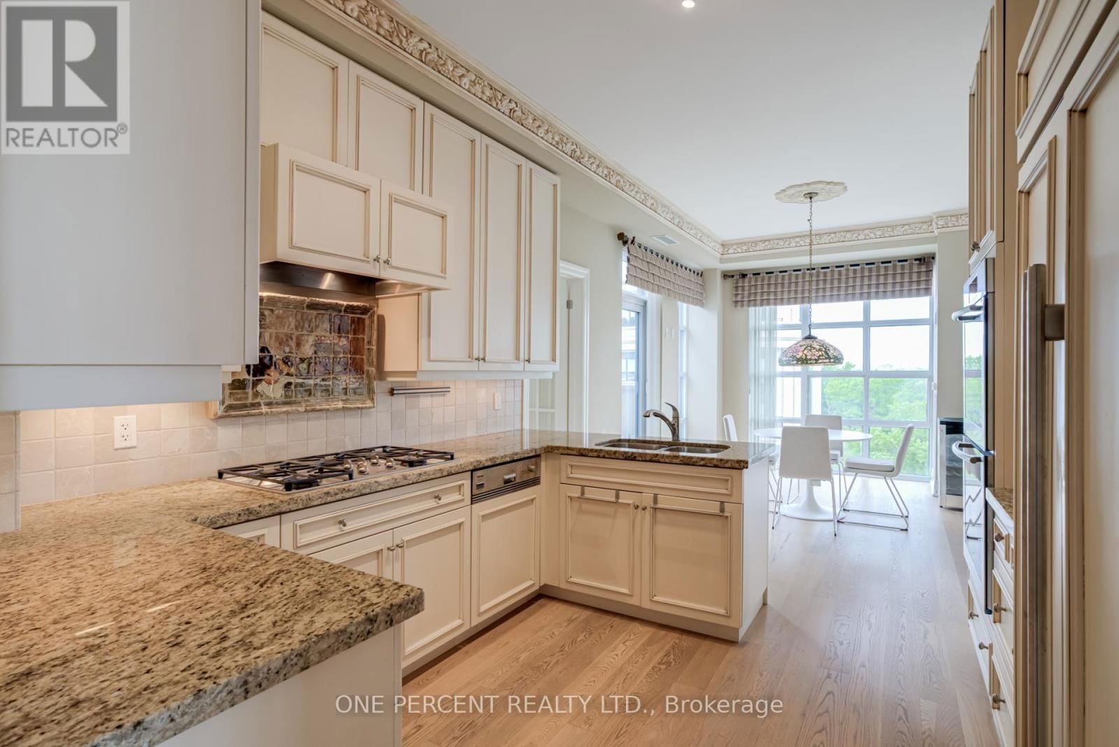 PH1 - 2855 BLOOR STREET WEST Image 25
