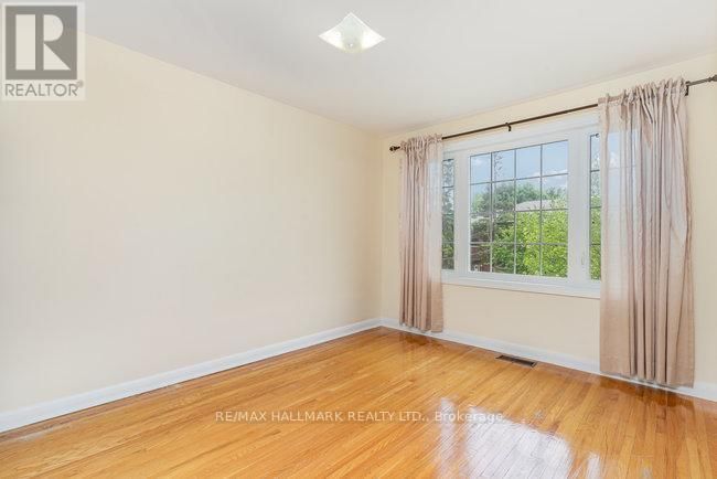 35 CLAIRTON CRESCENT Image 12