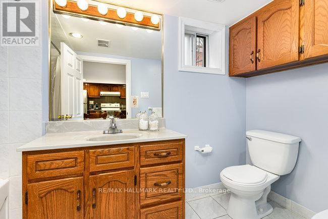 35 CLAIRTON CRESCENT Image 24