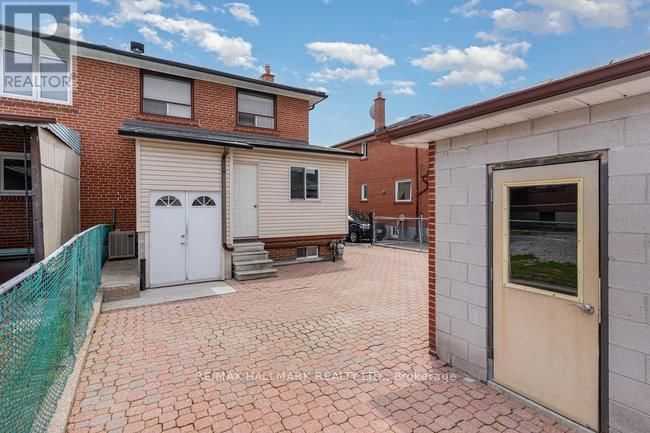 35 CLAIRTON CRESCENT Image 26