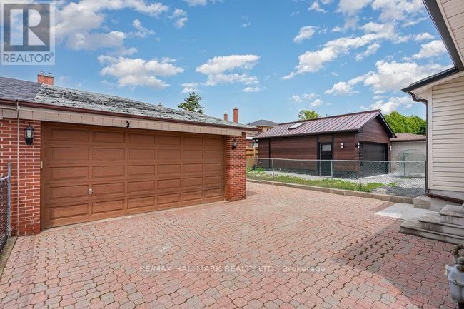35 CLAIRTON CRESCENT Image 28