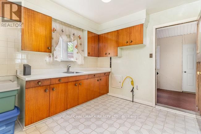 35 CLAIRTON CRESCENT Image 6